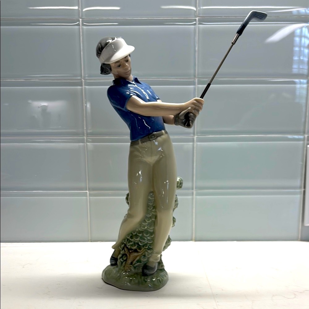 Lladró porcelain female golfer figurine
